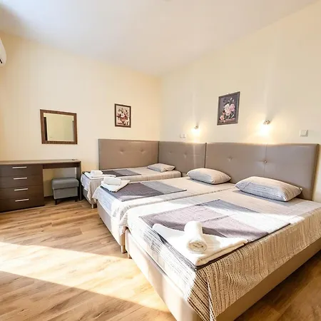 Yalta Apartment *