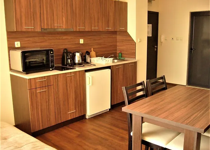 Yalta * غولدن ساندز